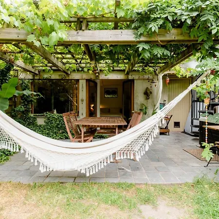 Garden Jacuzzi & Dry Sauna In Vintage Oasis With Bikes Rum i privatbostad