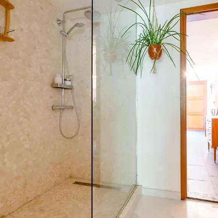 Garden Jacuzzi & Dry Sauna In Vintage Oasis With Bikes Rum i privatbostad *