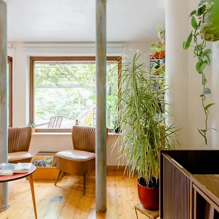 Rum i privatbostad Garden Jacuzzi & Dry Sauna In Vintage Oasis With Bikes Gent