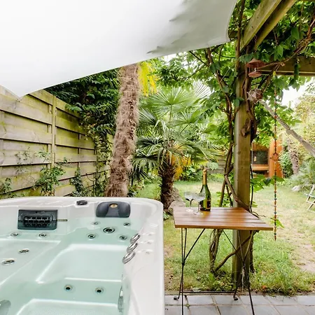 Garden Jacuzzi & Dry Sauna In Vintage Oasis With Bikes Rum i privatbostad Gent