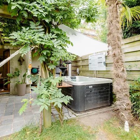 Garden Jacuzzi & Dry Sauna In Vintage Oasis With Bikes